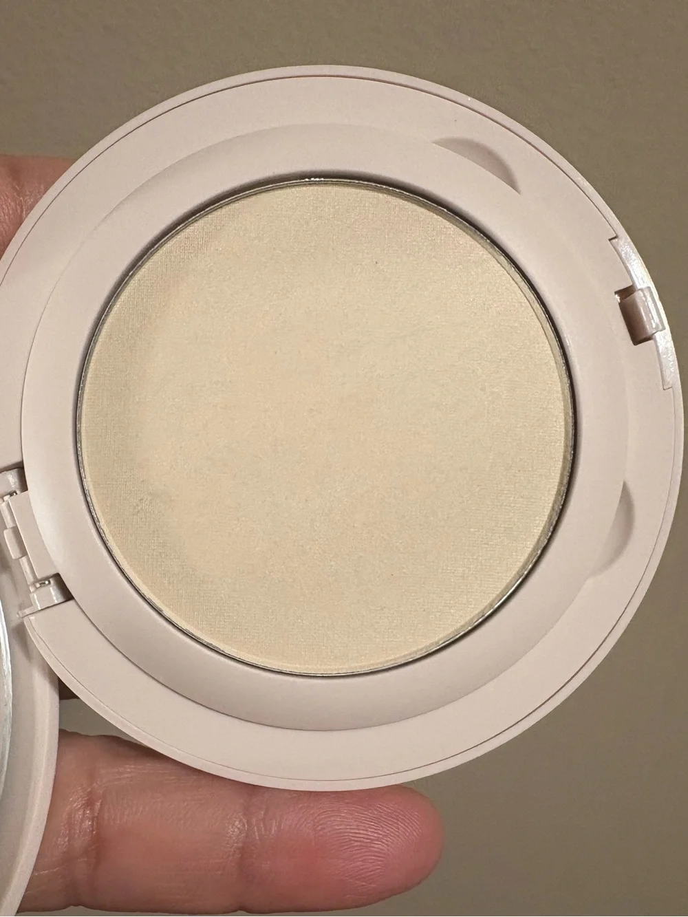 Laura Mercier Translucent Pressed Setting Powder -I used it once.